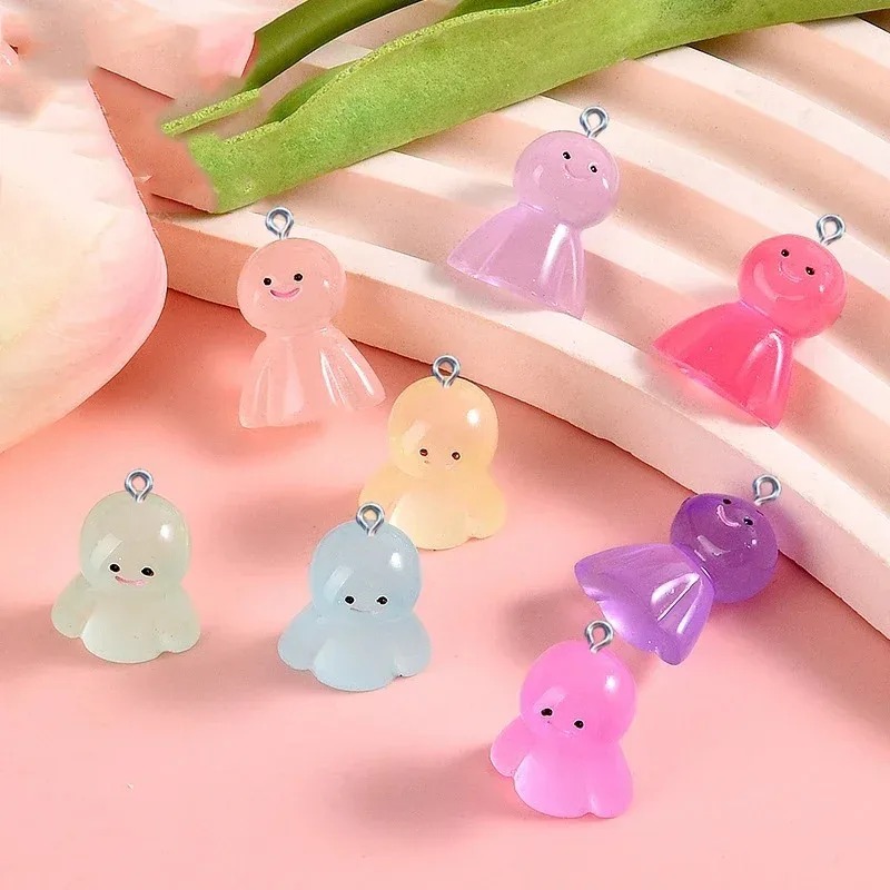 Resin Craft Supplies - 10 قطع من الحلي الكرتونية المضيئة