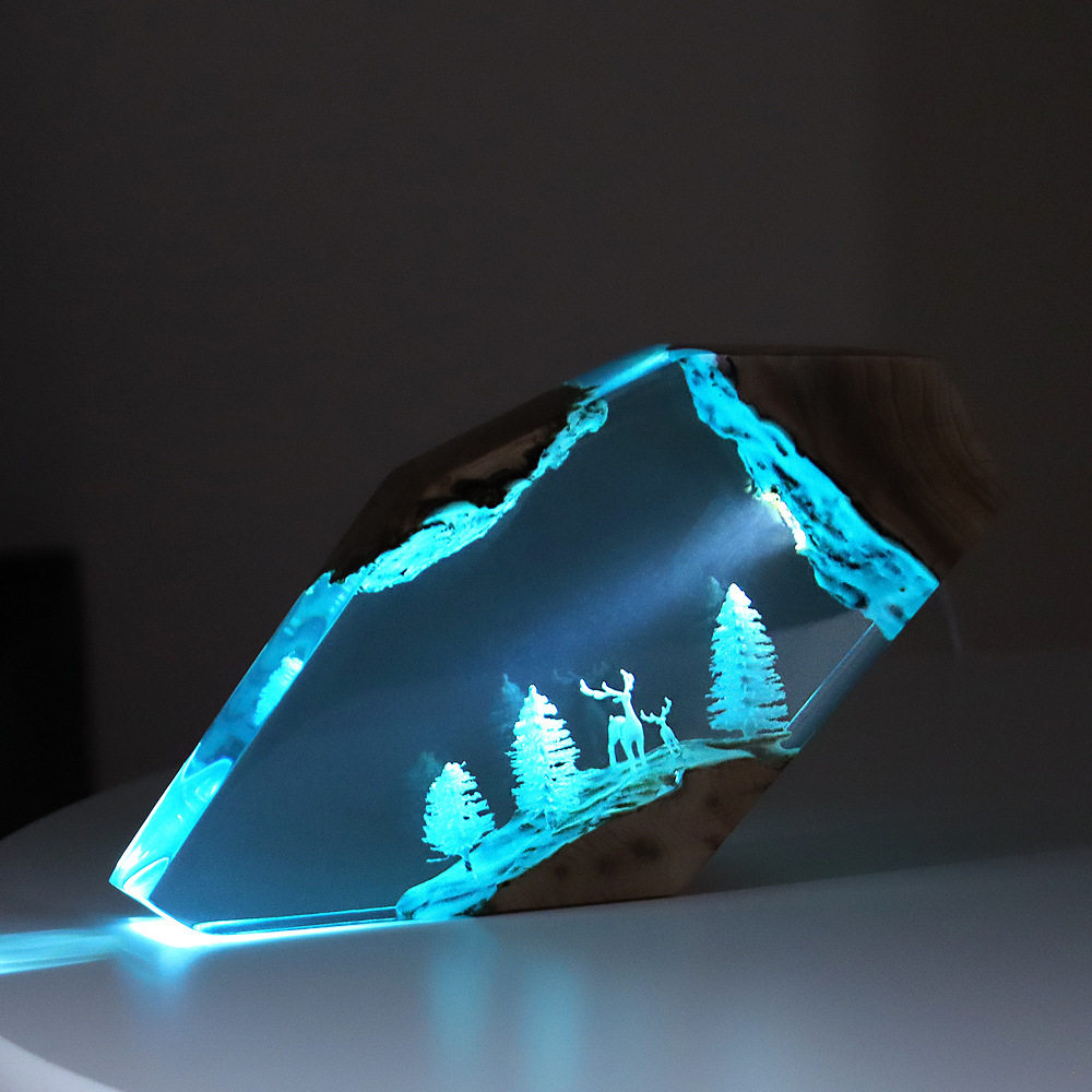 Resin Crafts - تحفة فنية مكتبية مضيئة مخصصة بتصميم