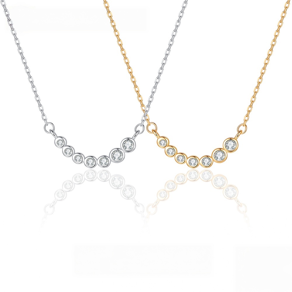 قلادة موفيسكي بحلية دائرية من  - مراجعة Bezels Set Pendant وسعره
