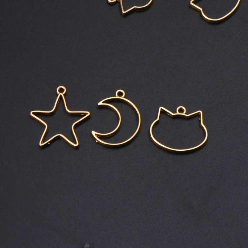 دلاية بإطار هندسي صغير ، مشغول - مراجعة Bezels Set Pendant وسعره