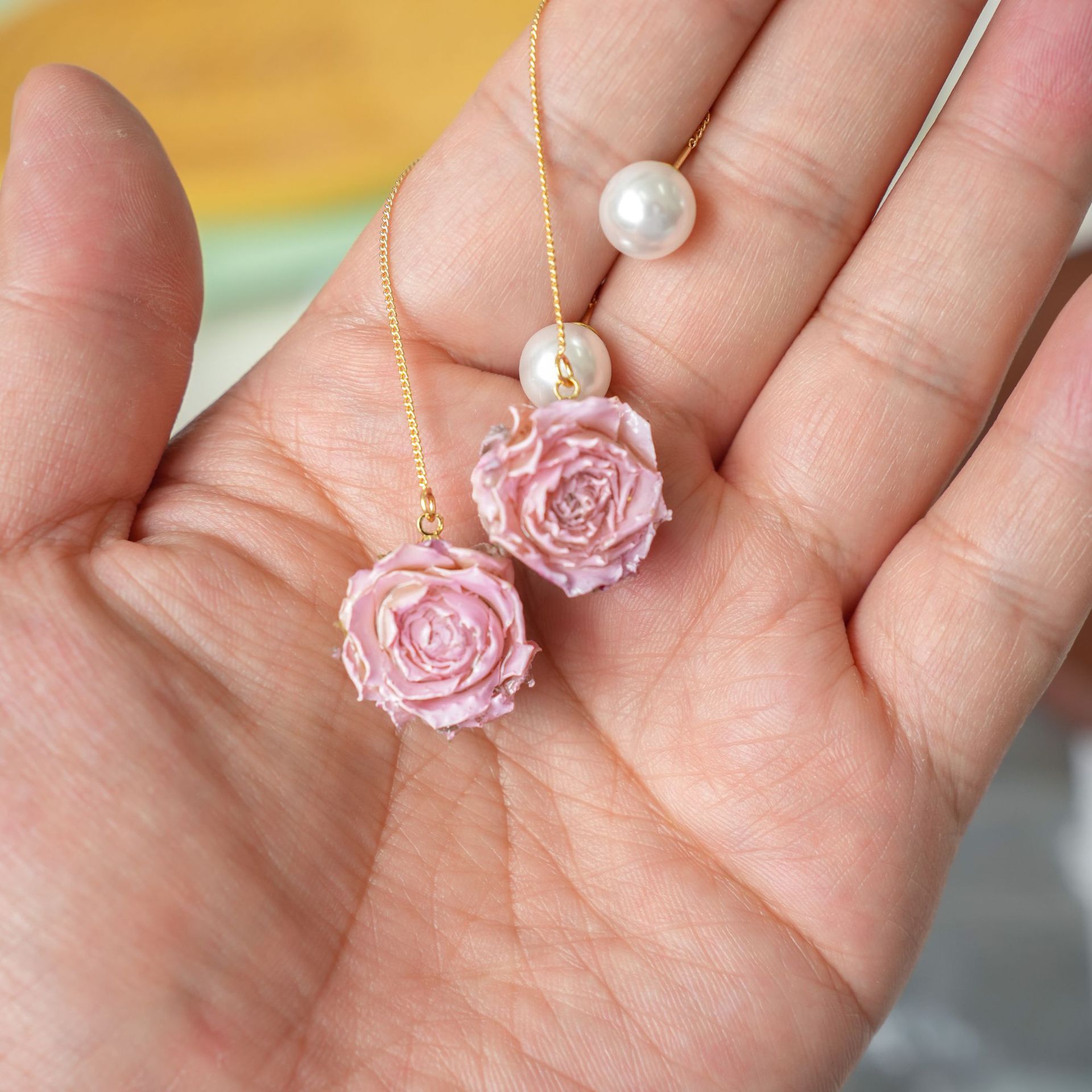 سلسلة أقراط طويلة أنيقة من الو - مراجعة Flower Preservation Resin وسعره